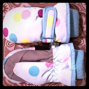 Polka dot kids mittens